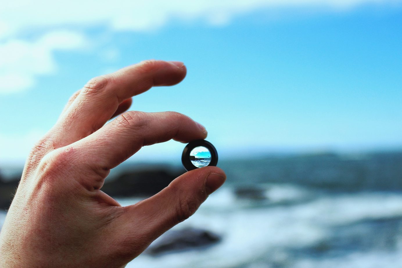 lens, strand, hand
